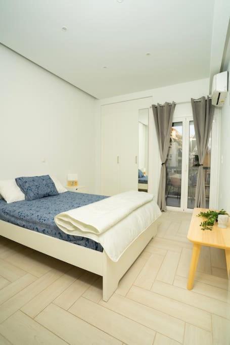 Homey Renovated 1 Bedroom Apartment In Kesariani Atenas Exterior foto