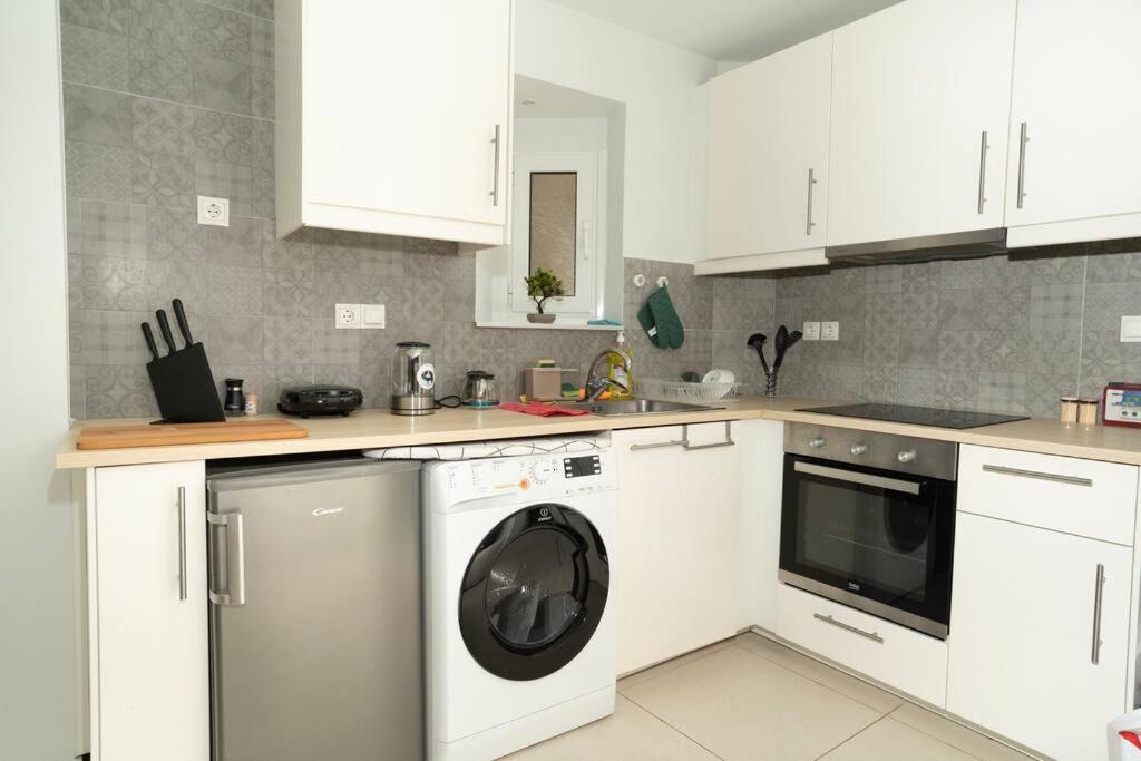 Homey Renovated 1 Bedroom Apartment In Kesariani Atenas Exterior foto